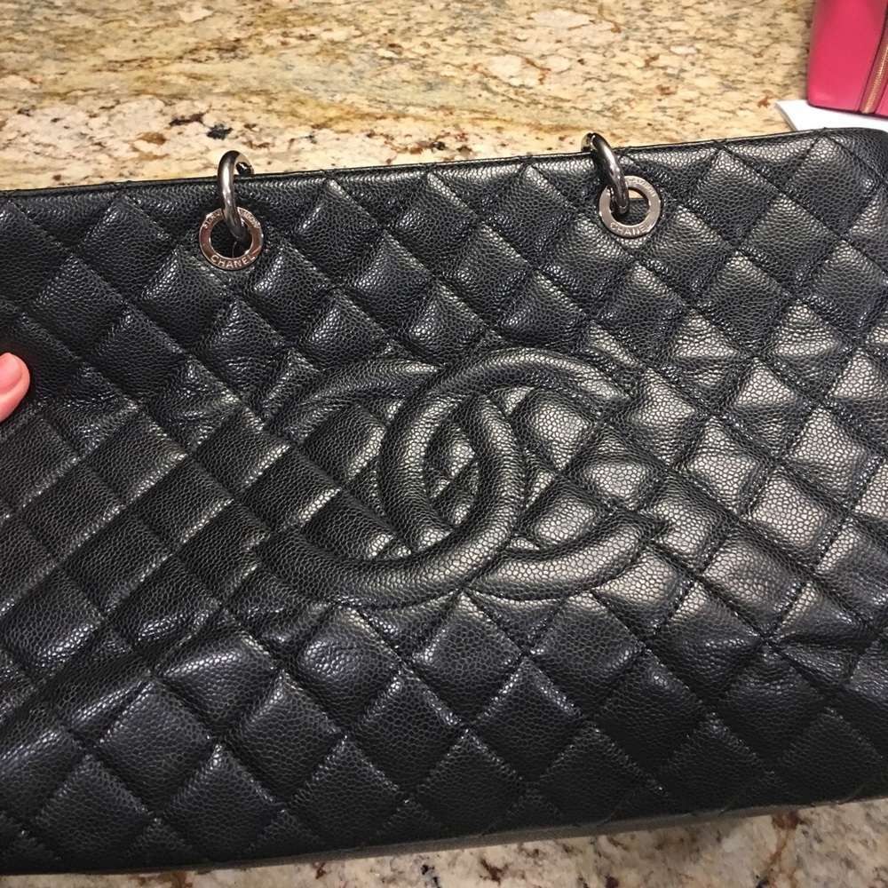 Amazing caviar leather Chanel xl shopper